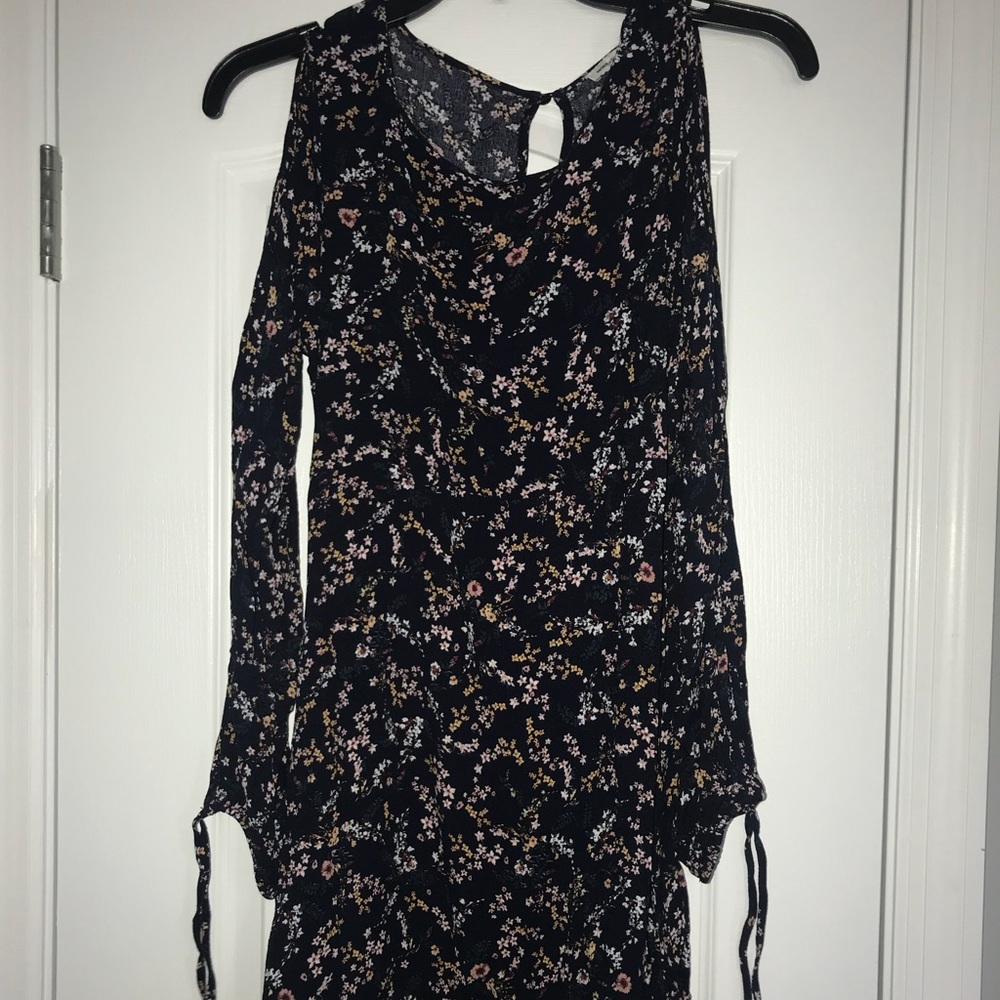 cold shoulder dress navy/ floral